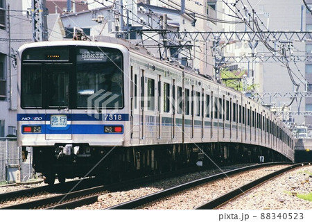 印西牧の原へ向けて快走する北総鉄道7300形の写真素材 [88340523] - PIXTA