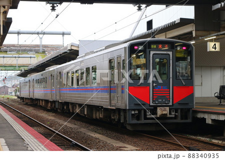 山陰本線米子駅 キハ121系 88340935