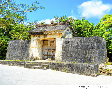 園比屋武御嶽石門（沖縄県那覇市） 88343950