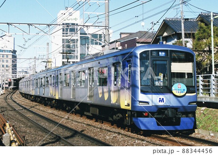 田園調布へ向けて快走する横浜高速鉄道のY500系 田園調布へ向けて快走する横浜高速鉄道のY500系 88344456