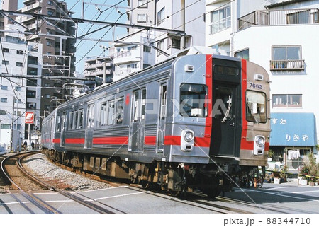 蒲田へ向けて快走する東急池上線の7600系 蒲田へ向けて快走する東急池上線の7600系 88344710