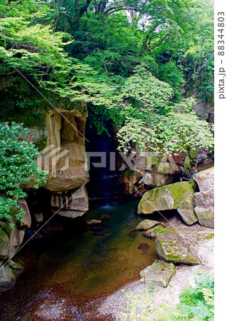 【宮城】夏の磊々峡 時雨滝と八間巌(ハイコントラスト) 【宮城】夏の磊々峡 時雨滝と八間巌(ハイコントラスト) 88344803