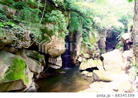 【宮城】夏の磊々峡 時雨滝と八間巌(ハイコントラスト) 【宮城】夏の磊々峡 時雨滝と八間巌(ハイコントラスト) 88345399