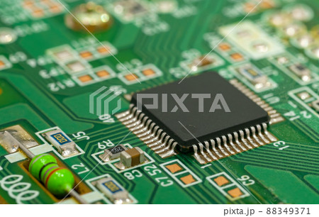 Single-chip controller on circuit board with strapping. Single-chip controller on circuit board with strapping. 88349371
