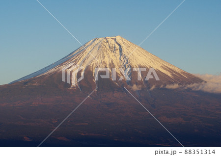 夕方の富士山と朝霧高原 富士宮市猪之頭からの眺め 夕方の富士山と朝霧高原 富士宮市猪之頭からの眺め 88351314