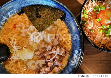 とろりたまごのラーメンとダシ香るTKG とろりたまごのラーメンとダシ香るTKG 88351336