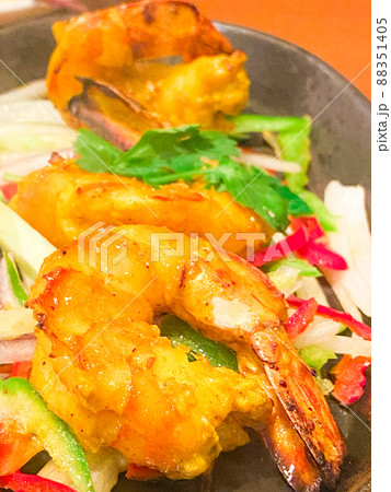 インド料理・タンドリープラウン 88351405