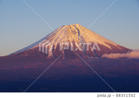 夕方の富士山 富士宮市猪之頭からの眺め 夕方の富士山 富士宮市猪之頭からの眺め 88351502