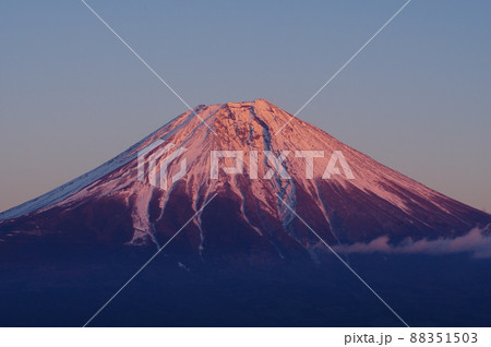 夕方の富士山 富士宮市猪之頭からの眺め 夕方の富士山 富士宮市猪之頭からの眺め 88351503