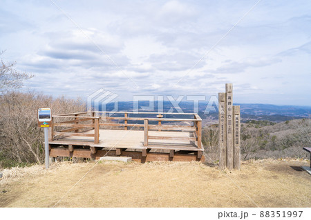 高鈴山の山頂(日立アルプス) 高鈴山の山頂(日立アルプス) 88351997