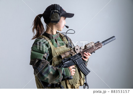 女性兵士 Female soldier 女性兵士 Female soldier 88353157