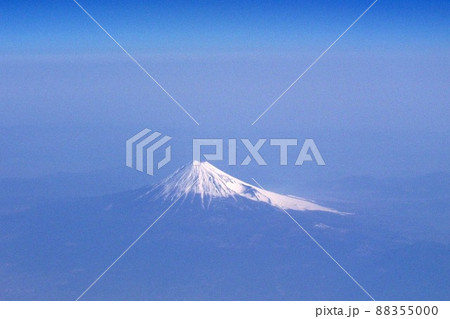 飛行機から見た雪を頂く富士 88355000