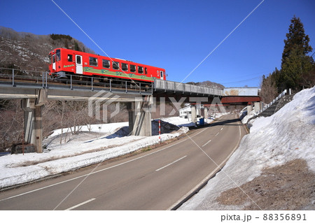 秋田県道308号河辺阿仁線と秋田内陸線 88356891