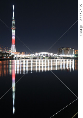 東京スカイツリーと白鬚橋と隅田川 88357435