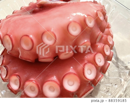 透明のプラスチックパックに入ったタコ　写真素材 88359185