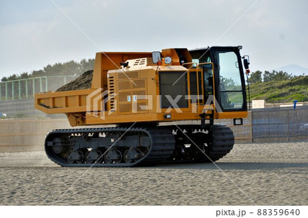 砂を運ぶクローラーダンプ 砂を運ぶクローラーダンプ 88359640