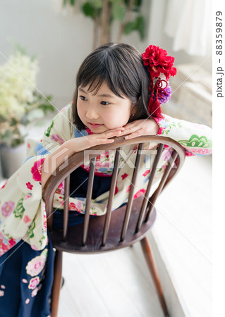 着物を着た女の子 記念写真 ハーフ成人式 七五三 写真館 着物を着た女の子 記念写真 ハーフ成人式 七五三 写真館 88359879