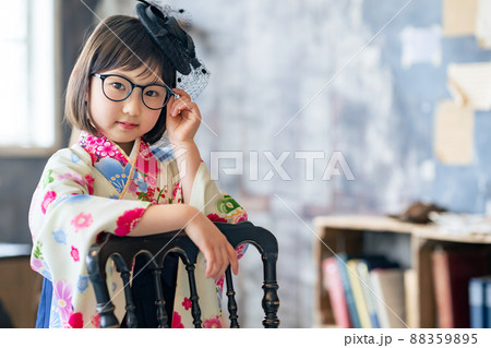 着物を着た女の子 記念写真 ハーフ成人式 七五三 写真館 着物を着た女の子 記念写真 ハーフ成人式 七五三 写真館 88359895