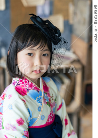 着物を着た女の子 記念写真 ハーフ成人式 七五三 写真館 着物を着た女の子 記念写真 ハーフ成人式 七五三 写真館 88359899