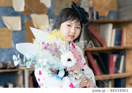 着物を着た女の子 記念写真 ハーフ成人式 七五三 写真館 着物を着た女の子 記念写真 ハーフ成人式 七五三 写真館 88359901