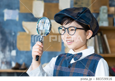 虫眼鏡を持つ少年　名探偵　科学少年 88359916
