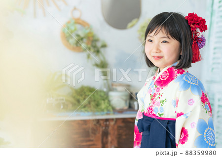 袴を着た女の子 記念写真 ハーフ成人式 七五三 写真館 袴を着た女の子 記念写真 ハーフ成人式 七五三 写真館 88359980