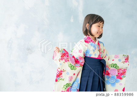 袴を着た女の子 記念写真 ハーフ成人式 七五三 写真館 袴を着た女の子 記念写真 ハーフ成人式 七五三 写真館 88359986
