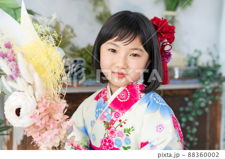 和服を着た女の子　記念写真　ハーフ成人式　七五三　写真館 88360002
