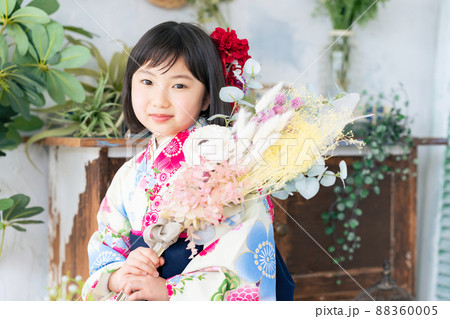 和服を着た女の子　記念写真　ハーフ成人式　七五三　写真館 88360005