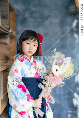 袴を着た女の子 記念写真 ハーフ成人式 七五三 写真館 袴を着た女の子 記念写真 ハーフ成人式 七五三 写真館 88360028