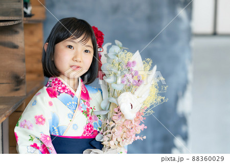 袴を着た女の子 記念写真 ハーフ成人式 七五三 写真館 袴を着た女の子 記念写真 ハーフ成人式 七五三 写真館 88360029