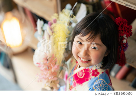 袴を着た女の子 記念写真 ハーフ成人式 七五三 写真館 袴を着た女の子 記念写真 ハーフ成人式 七五三 写真館 88360030
