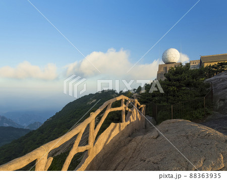 中国 黄山 光明頂の気象台 / Huangshan , Anhui, China 中国 黄山 光明頂の気象台 / Huangshan , Anhui, China 88363935
