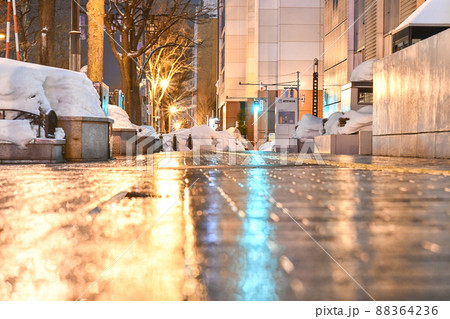 雨上がりの反射 雨上がりの反射 88364236