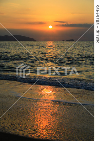 志賀島の夕陽 88364495