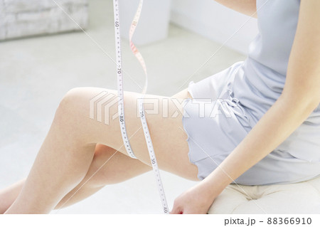 女性　美容　ダイエットイメージ　顔無し 88366910