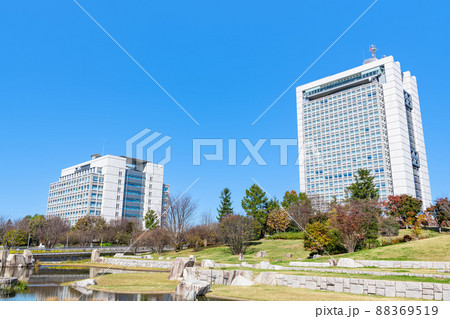 茨城県水戸市　快晴の茨城県庁 88369519