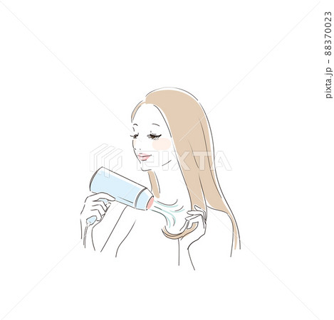 ヘアドライヤーで髪を乾かす美しい女性 ヘアドライヤーで髪を乾かす美しい女性 88370023