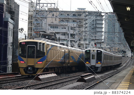 南海 12000系「サザン」と8300系 88374224