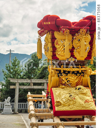 豊浜八幡神社の境内に置かれたちょうさ 豊浜八幡神社の境内に置かれたちょうさ 88375068