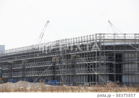 大型施設を建設中の工事現場 大型施設を建設中の工事現場 88375857