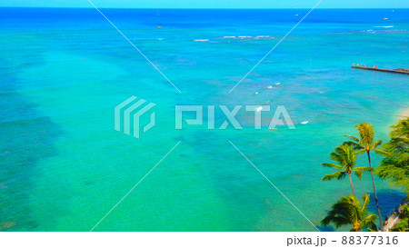 ハワイの風景 （コバルトブルーが綺麗な海） 88377316