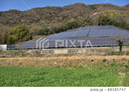 太陽光発電 山の傾斜地を利用したメガソーラー 太陽光発電 山の傾斜地を利用したメガソーラー 88385747