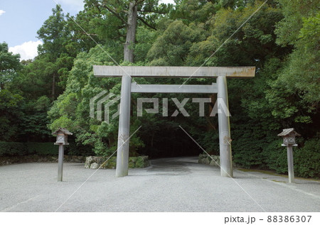 森と鳥居_外宮_伊勢神宮 森と鳥居_外宮_伊勢神宮 88386307