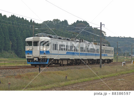 北陸本線 牛ノ谷-大聖寺 JR西日本 413系 B08編成(金沢) 北陸本線 牛ノ谷-大聖寺 JR西日本 413系 B08編成(金沢) 88386597