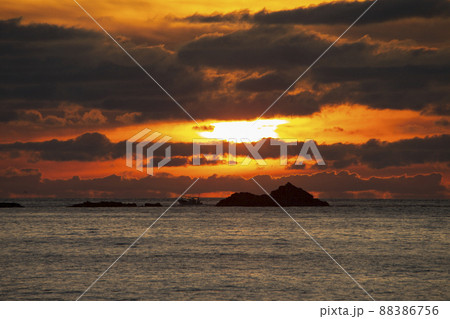 積丹の夕陽 88386756