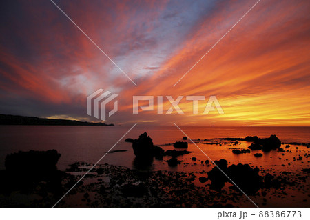 積丹の夕陽 88386773
