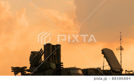 夕暮れのロシア軍対空防御システム 88386884