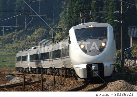 北陸本線　倶利伽羅－石動　JR西日本　683系　S02+S26編成（金沢）　しらさぎ 88386923