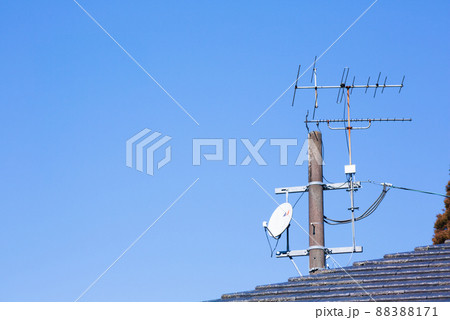 アンテナを取り付けた電柱	 88388171